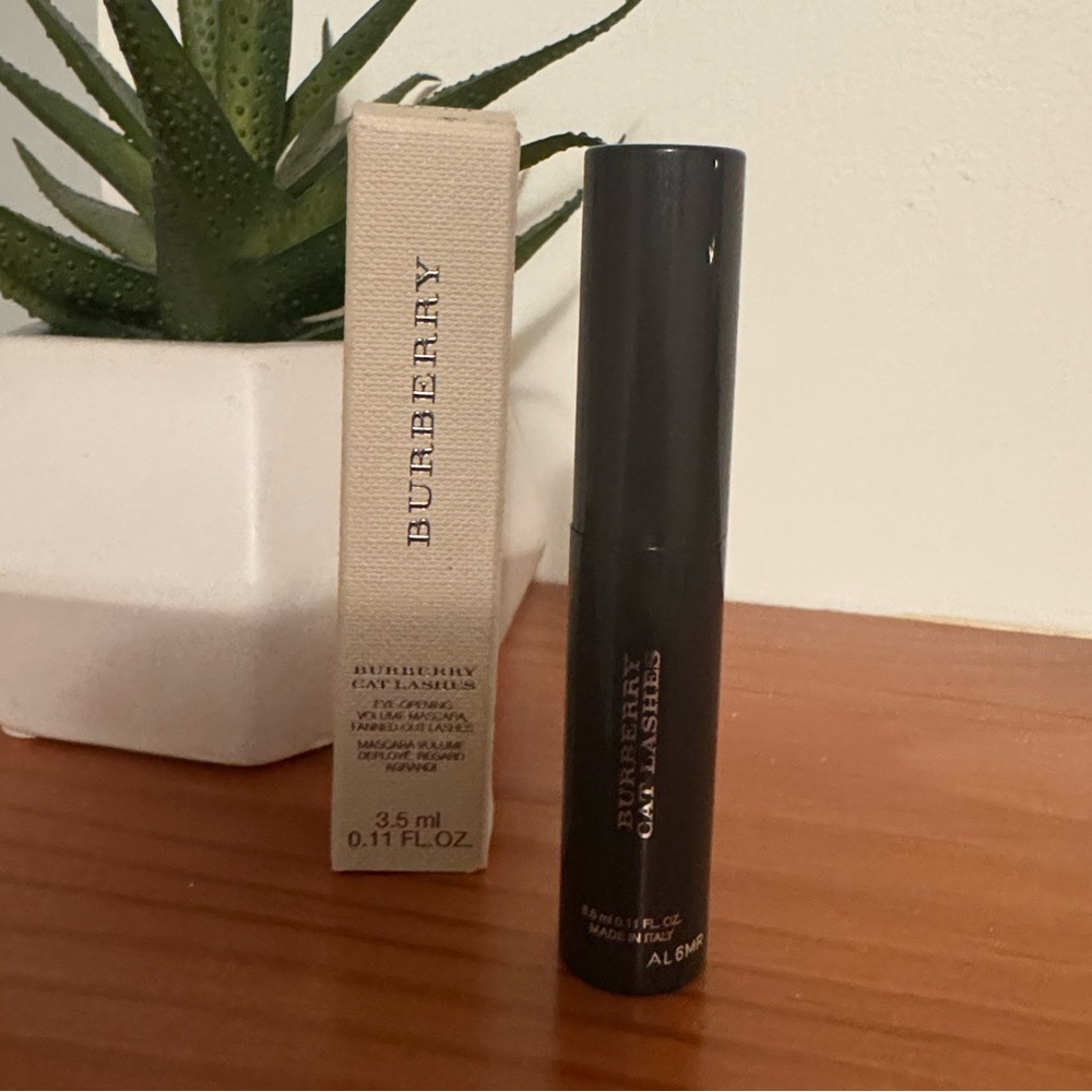 NIB Burberry Cat Lashes Mascara Deluxe Mini Sample Size
